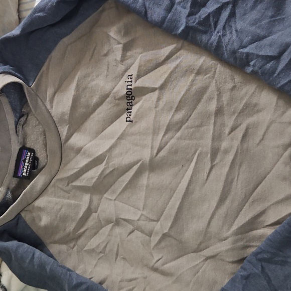 Patagonia Gray Tee with Colorful Mountain Graphic - Picture 3 of 3